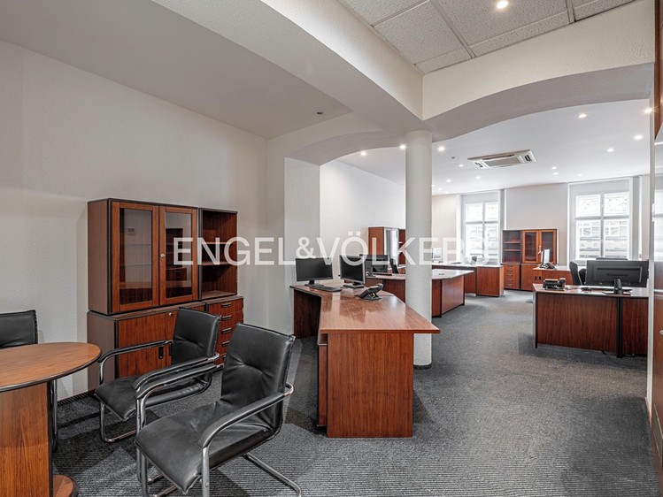 Pronájem kanceláře 191 m² - foto 3