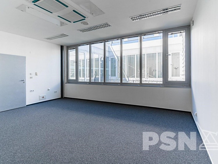 Pronájem kanceláře 25 m² - foto 5