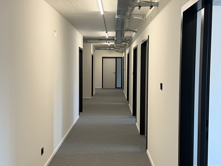 Pronájem kanceláře 213 m² - foto 1