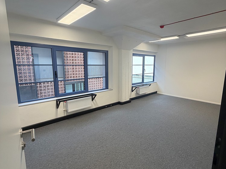 Pronájem kanceláře 213 m² - foto 3