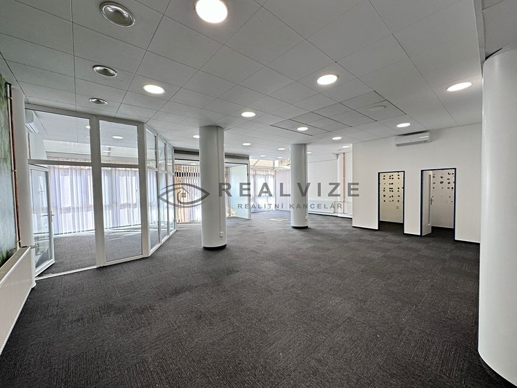 Pronájem obchodního prostoru 147 m² - foto 1