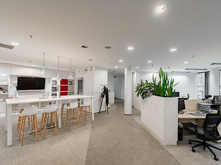 Pronájem kanceláře 335 m² - foto 2