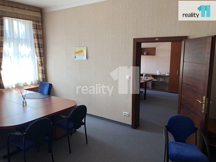 Pronájem kanceláře 52 m² - foto 1