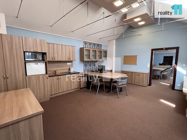 Pronájem kanceláře 81 m² - foto 1