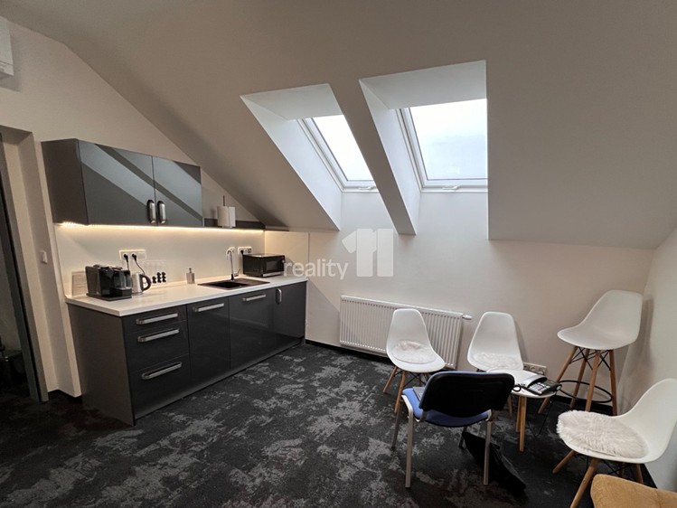 Pronájem kanceláře 49 m² - foto 1