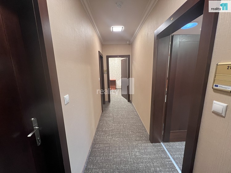 Pronájem kanceláře 75 m² - foto 5