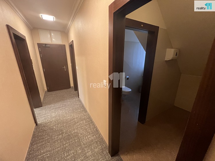 Pronájem kanceláře 75 m² - foto 6