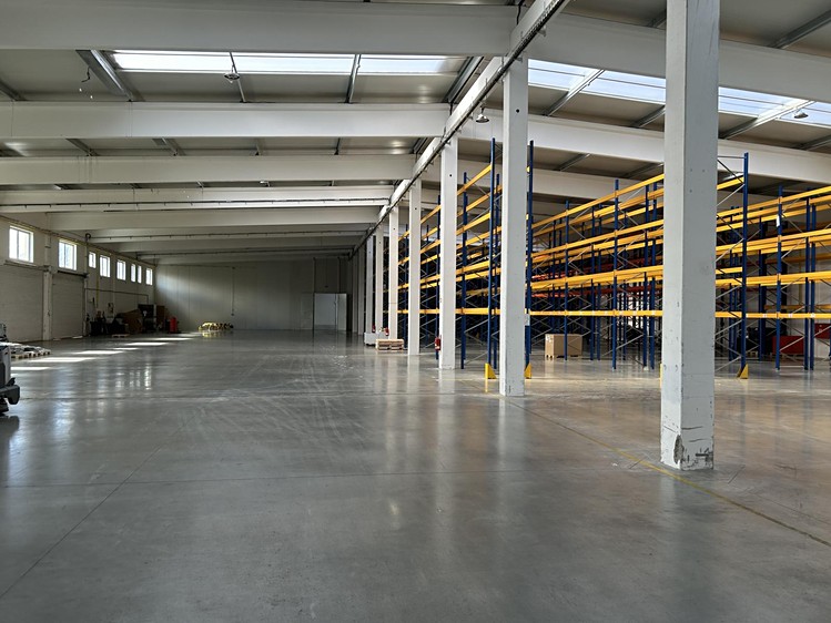 Pronájem výrobní haly, prostoru 3 000 m² - foto 3
