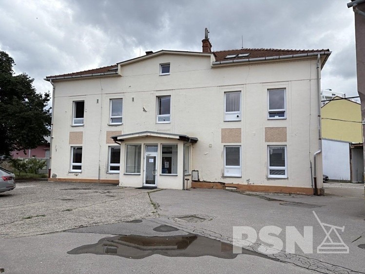 Pronájem kanceláře 111 m² - foto 1