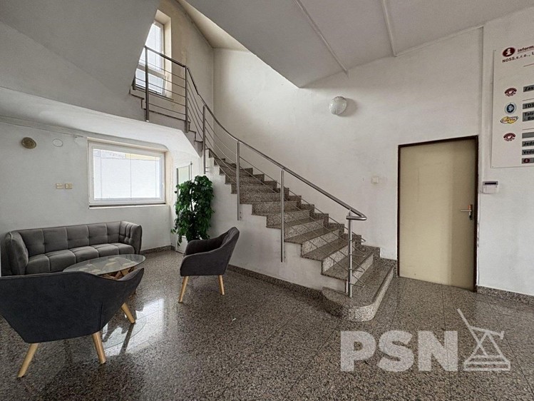 Pronájem kanceláře 111 m² - foto 2