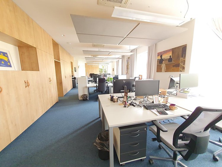 Pronájem kanceláře 216 m² - foto 1
