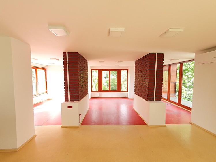 Pronájem kanceláře 200 m² - foto 1