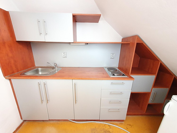 Pronájem kanceláře 200 m² - foto 8