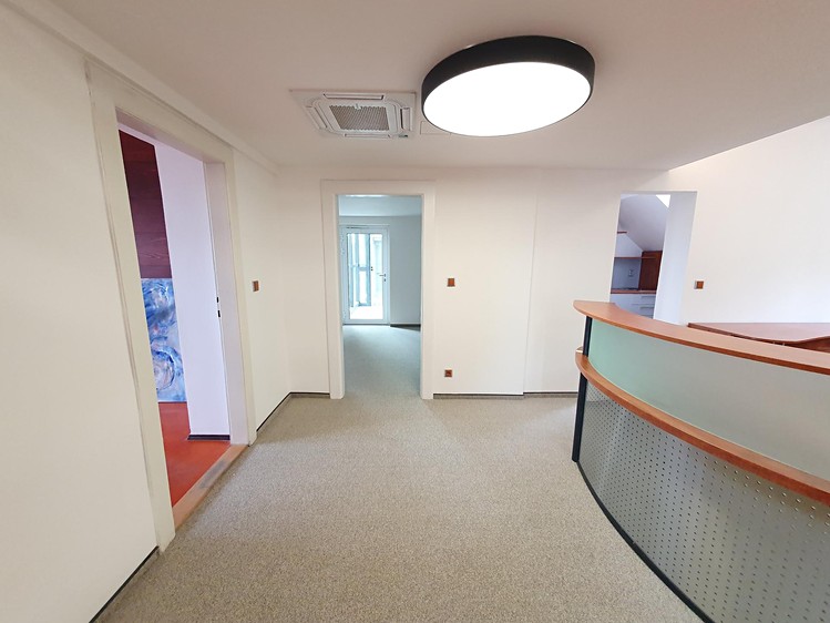 Pronájem kanceláře 200 m² - foto 5