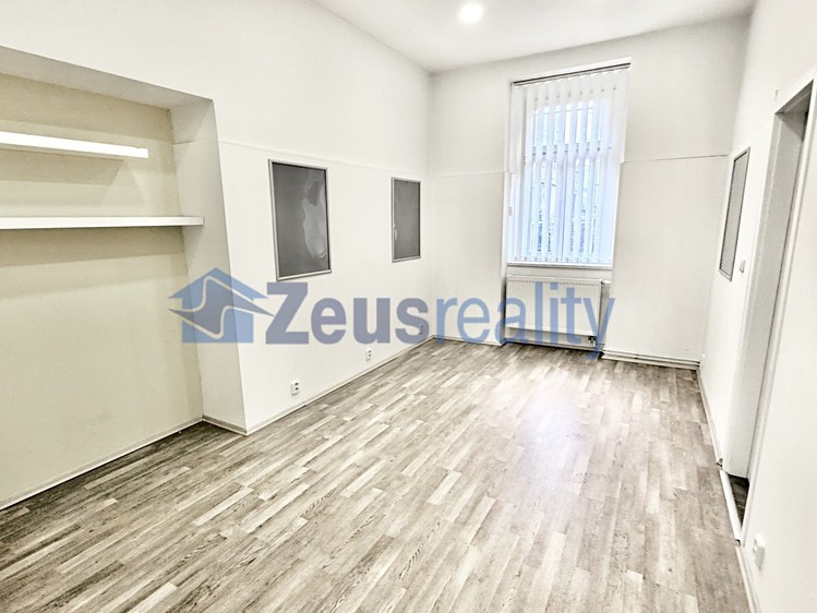 Pronájem kanceláře 75 m² - foto 2