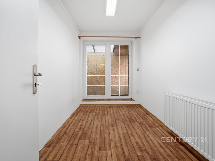 Pronájem kanceláře 77 m² - foto 4