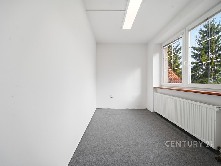 Pronájem kanceláře 77 m² - foto 5