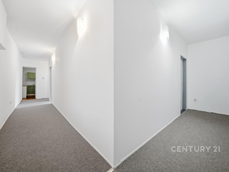 Pronájem kanceláře 77 m² - foto 6