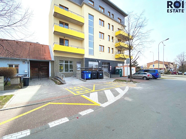Pronájem obchodního prostoru 29 m² - foto 1
