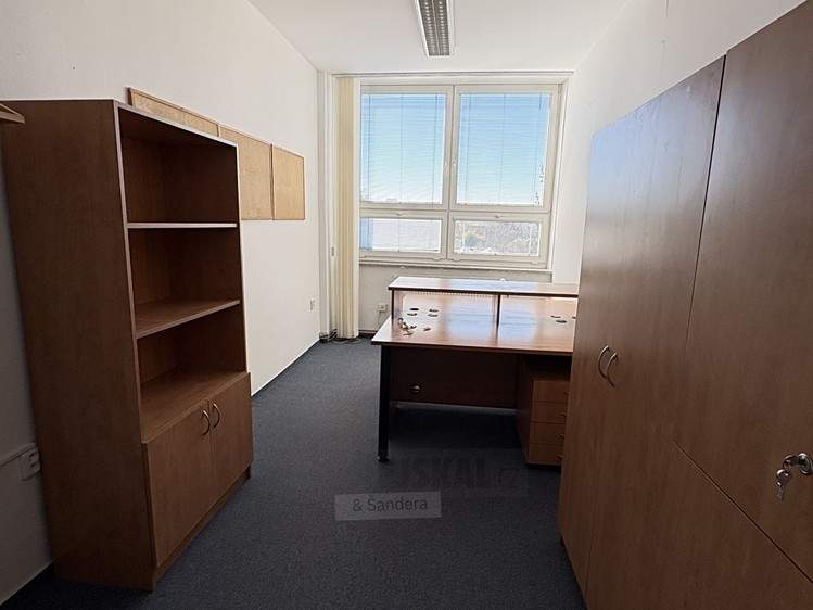 Pronájem kanceláře 35 m² - foto 3