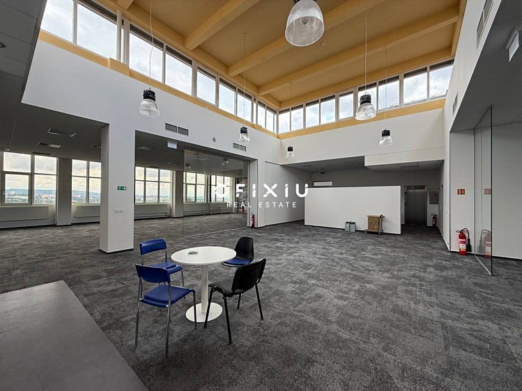 Pronájem kanceláře 420 m² - foto 2