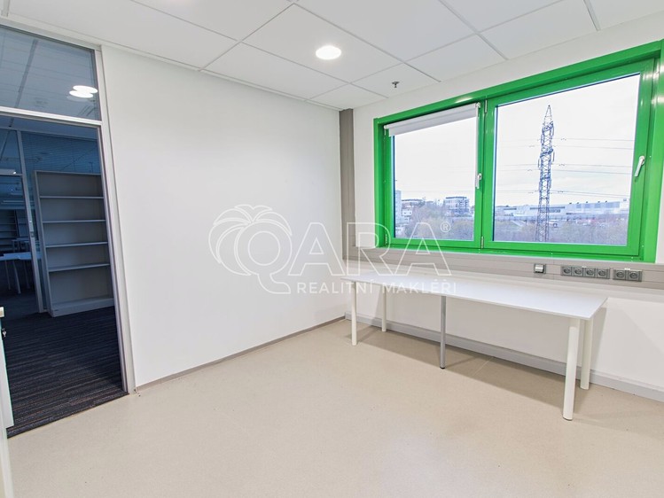 Pronájem kanceláře 350 m² - foto 8