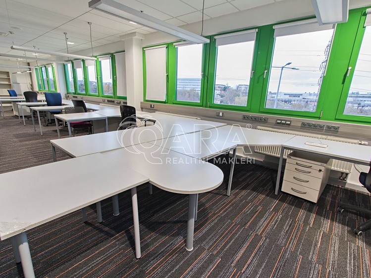 Pronájem kanceláře 350 m² - foto 5