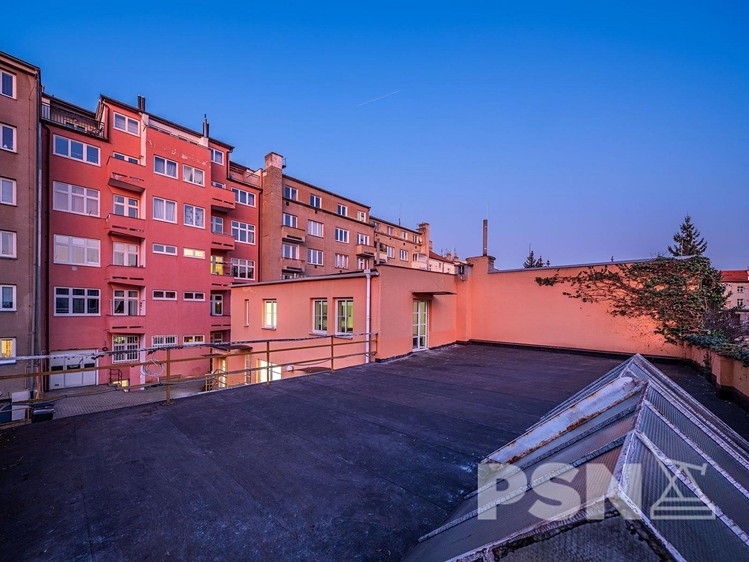 Pronájem kanceláře 220 m² - foto 4