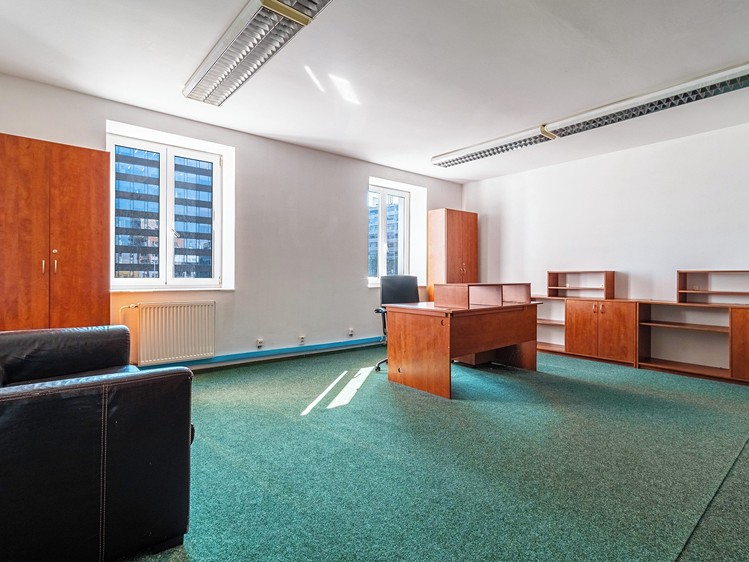 Pronájem kanceláře 124 m² - foto 1