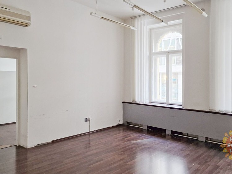 Pronájem kanceláře 64 m² - foto 4