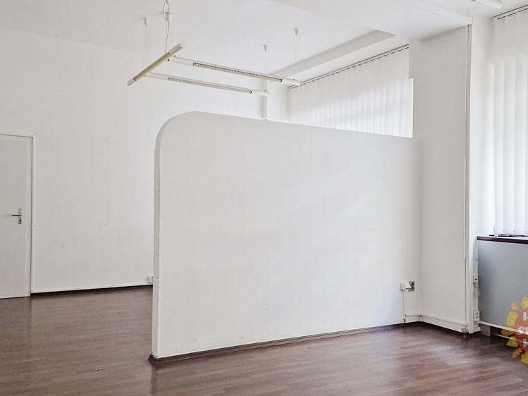 Pronájem kanceláře 64 m² - foto 2