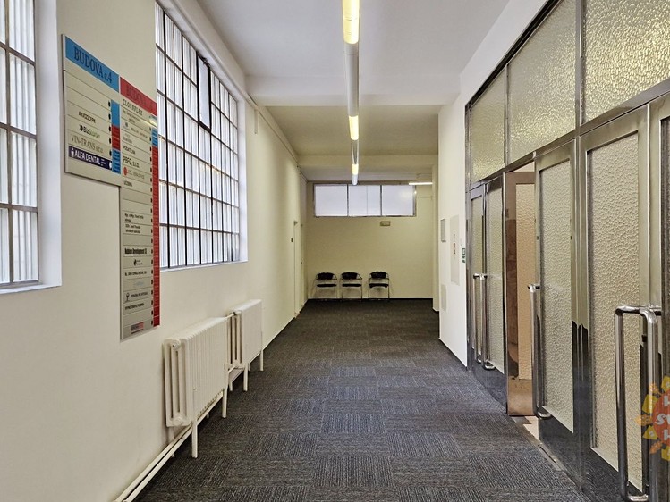Pronájem kanceláře 64 m² - foto 5