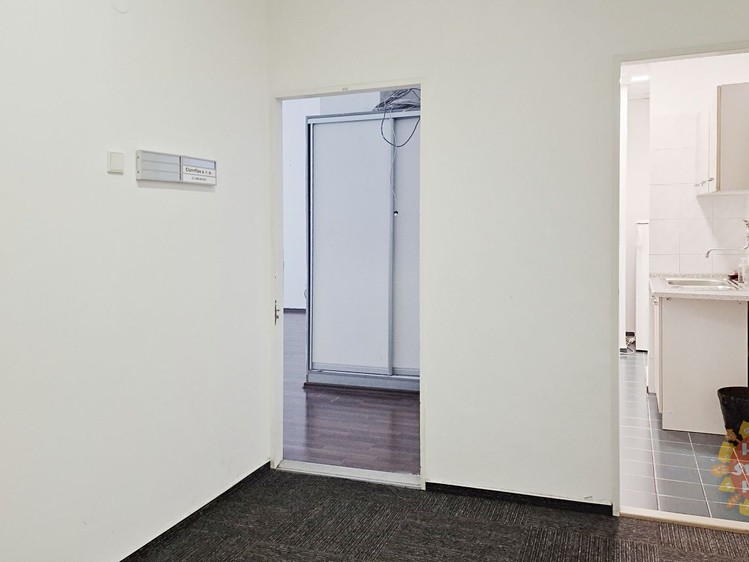 Pronájem kanceláře 64 m² - foto 6