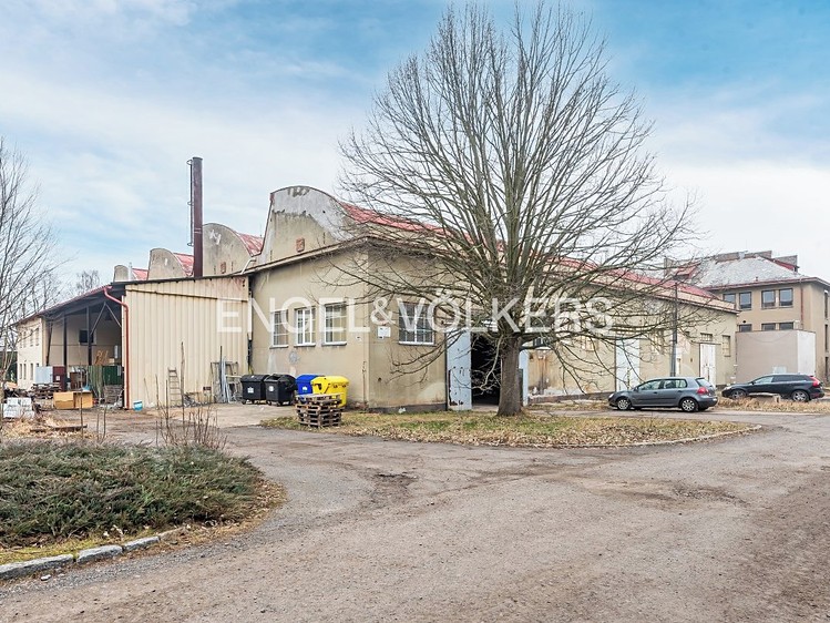 Pronájem komerční nemovitosti 3 100 m² - foto 1