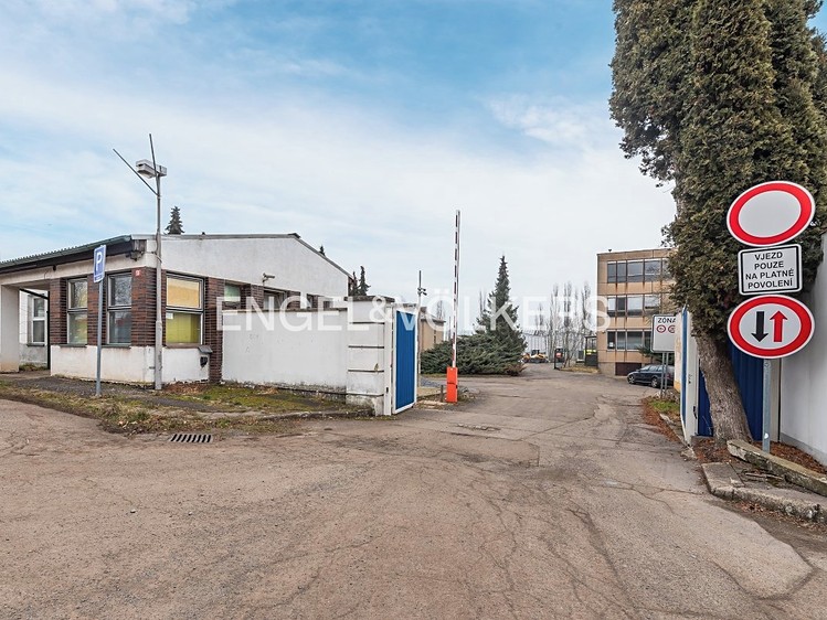 Pronájem komerční nemovitosti 3 100 m² - foto 2