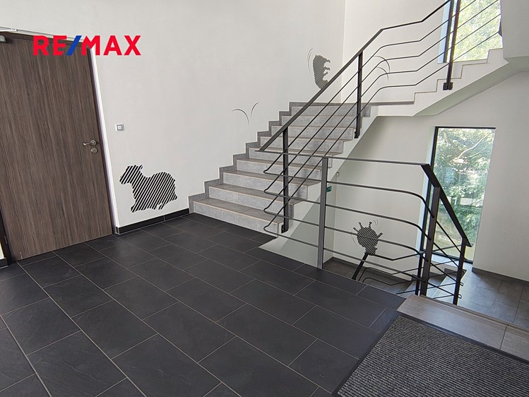 Pronájem kanceláře 228 m² - foto 4