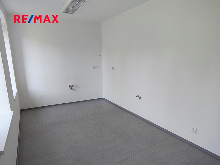 Pronájem kanceláře 228 m² - foto 8