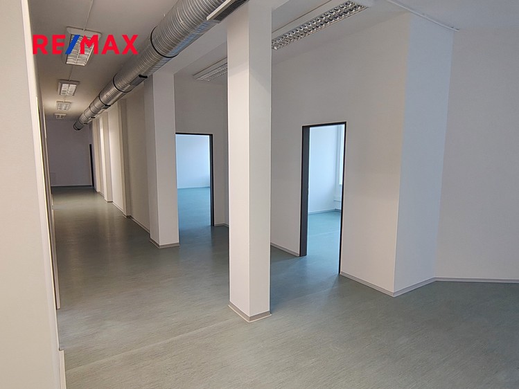 Pronájem kanceláře 228 m² - foto 5