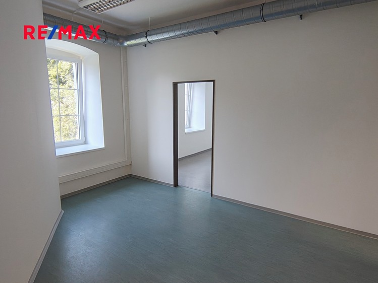 Pronájem kanceláře 228 m² - foto 7