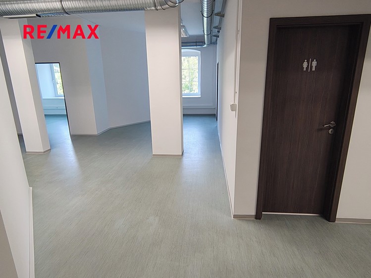 Pronájem kanceláře 228 m² - foto 6