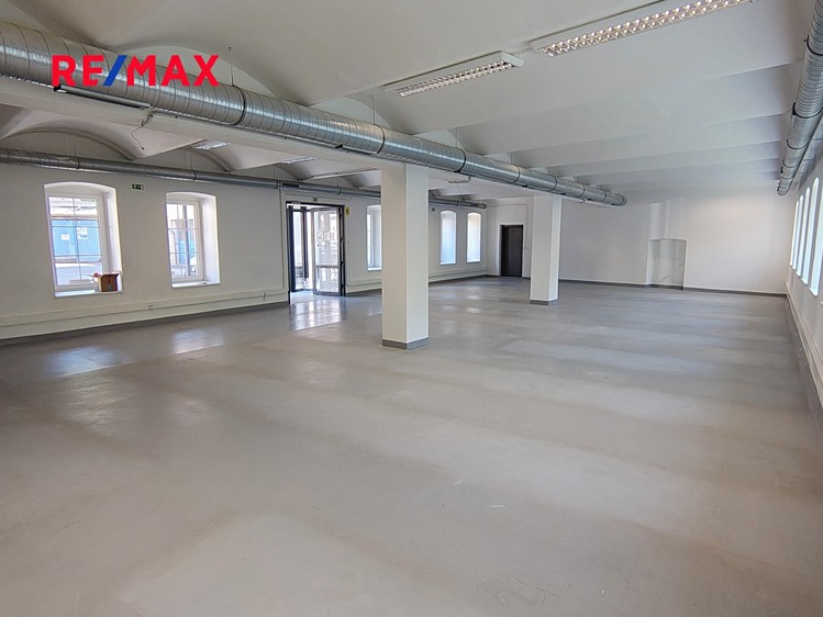 Pronájem obchodního prostoru 239 m² - foto 1