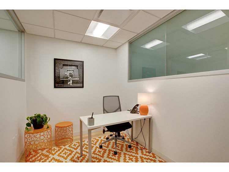 Pronájem kanceláře 50 m² - foto 1