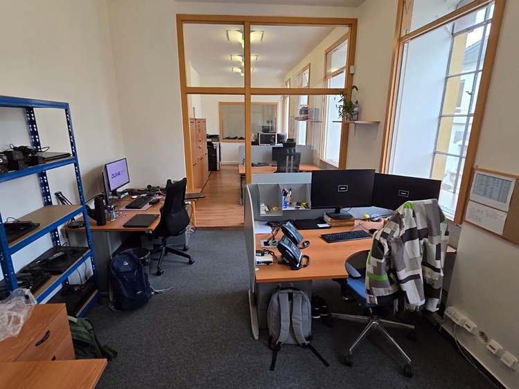 Pronájem kanceláře 80 m² - foto 1