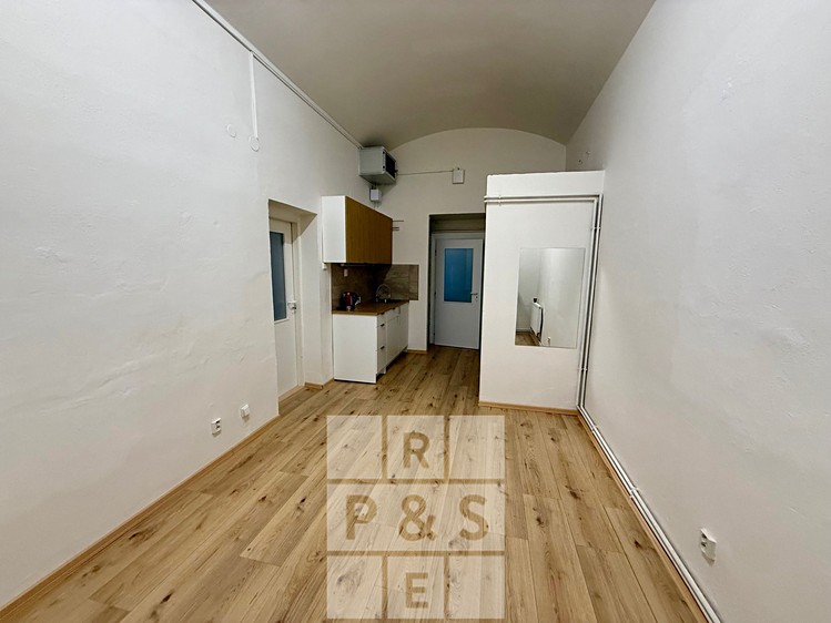 Pronájem kanceláře 82 m² - foto 1