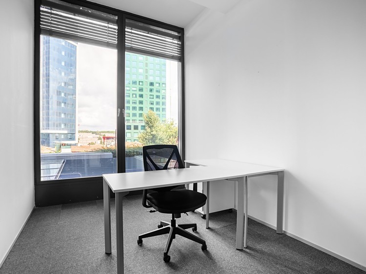 Pronájem kanceláře 50 m² - foto 1