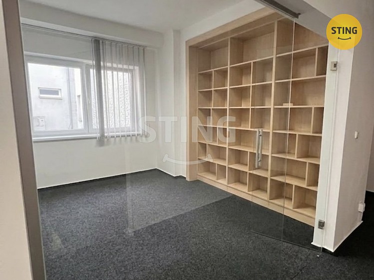 Pronájem kanceláře 180 m² - foto 2