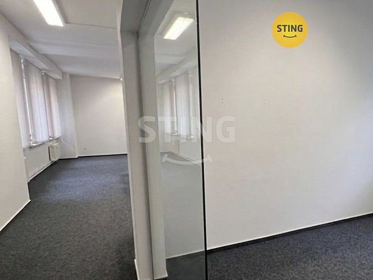 Pronájem kanceláře 180 m² - foto 1