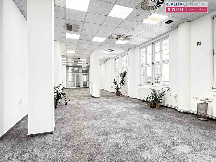 Pronájem kanceláře 584 m² - foto 7