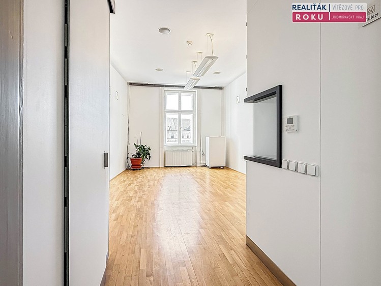 Pronájem kanceláře 382 m² - foto 6