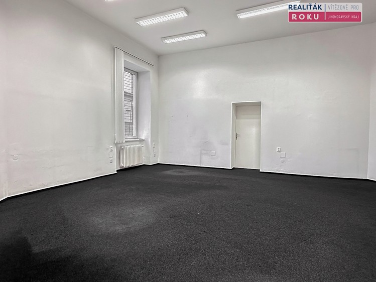 Pronájem kanceláře 70 m² - foto 4